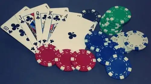 Tampilan permainan slot berbasis angka di kaka judi dengan tema budaya Indonesia